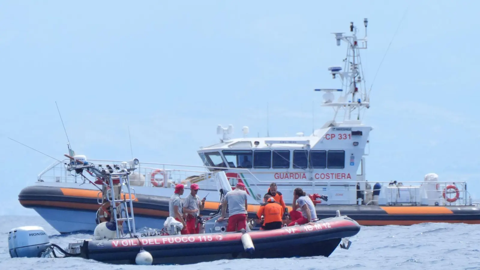 Italienische Rettungskräfte haben nach vier Tagen Suche nun auch den Leichnam der 18 Jahre alten Tochter des britischen Milliardärs Mike Lynch geborgen. (Foto: Jonathan Brady/PA Wire/dpa)