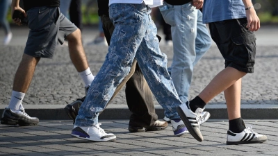 Vor allem unter jungen Männern beobachten die Forscher einen stärkeren Hang zu rechtem Gedankengut. (Symbolbild) (Foto: Carla Benkö/dpa)