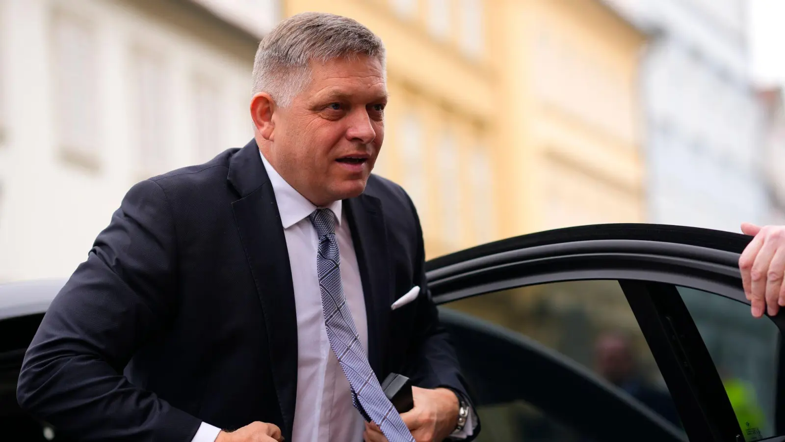 Der slowakische Ministerpräsident Robert Fico besucht Kremlchef Wladimir Putin. (Archivbild) (Foto: Petr David Josek/AP/dpa)