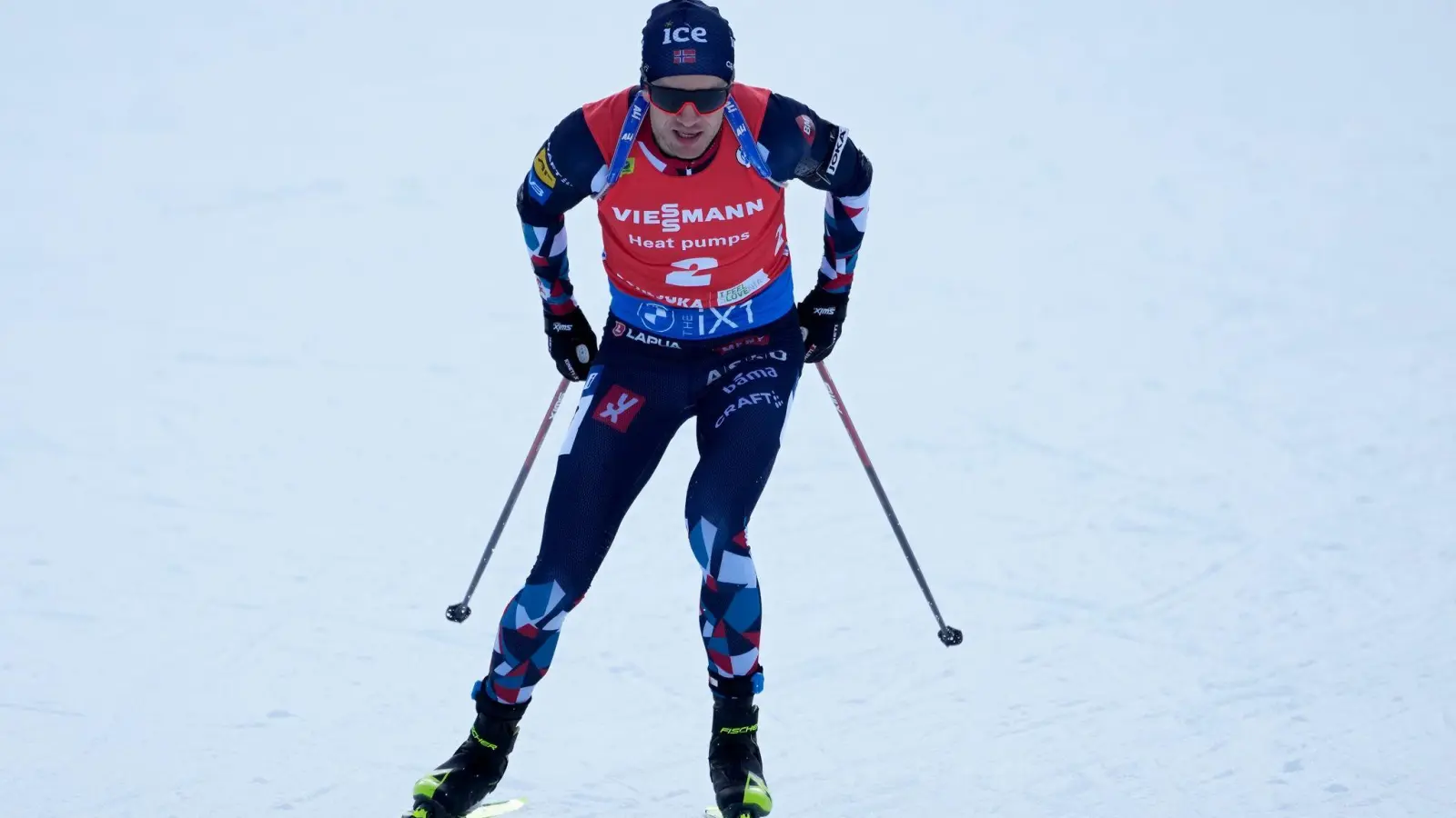 Tarjei Bö aus Norwegen in Aktion. (Foto: Darko Bandic/AP/dpa)