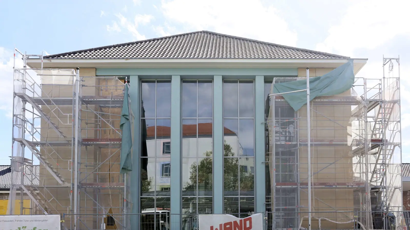 Derzeit Baustelle, demnächst für einen Tag ein Konzertort: der Bahnhof Ansbach. (Foto: Thomas Wirth)