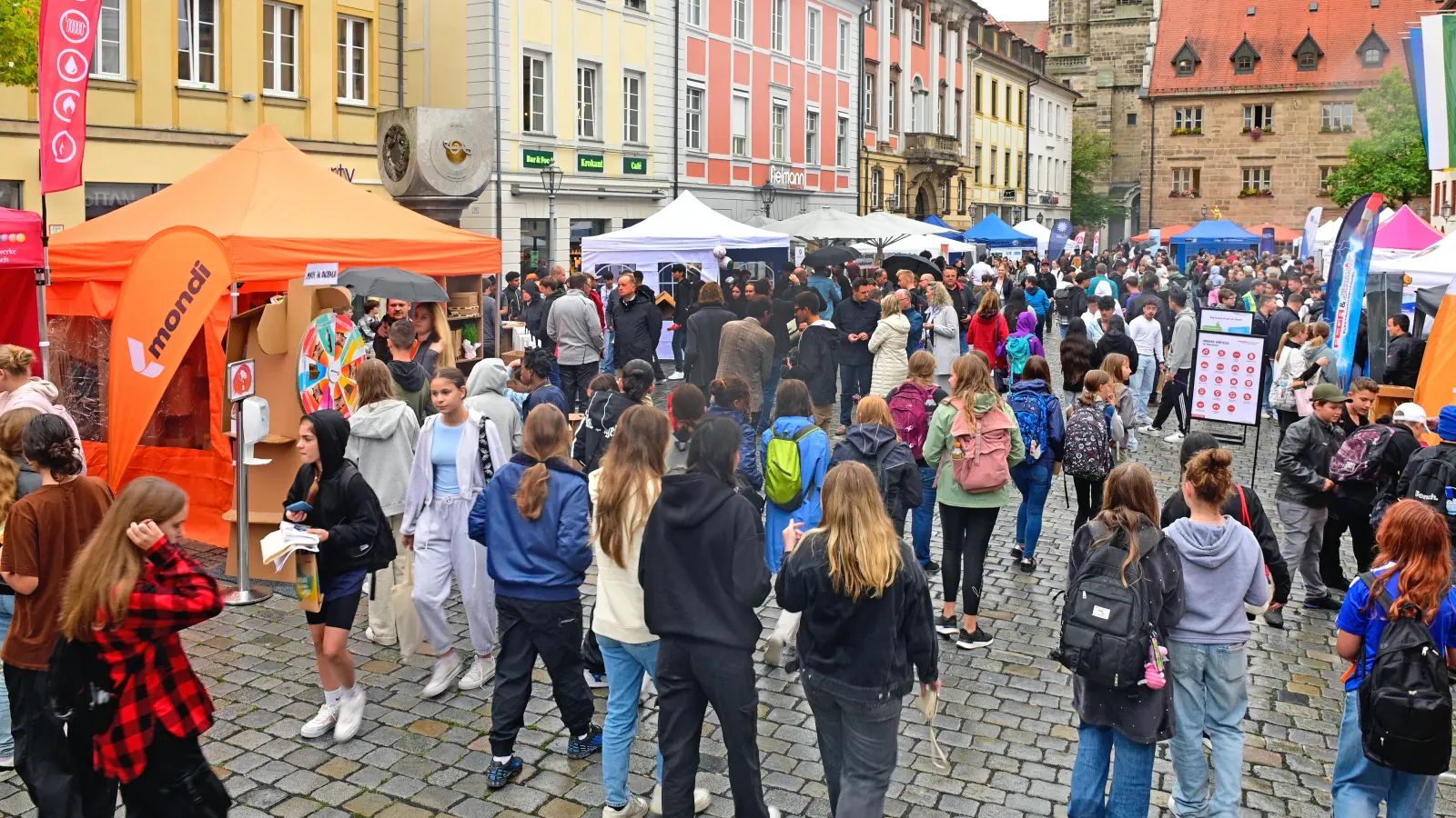 Bis zu 4000 Besucher zählten die Veranstalter der Ausbildungsstellenbörse im vergangenen Jahr. Auch heuer findet sie, bereits zum vierten Mal, wieder unter freiem Himmel statt. (Archivfoto: Jim Albright)