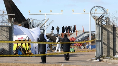 Die Polizei durchsuchte den Flughafen und das Büro der betroffenen Airline. (Foto: Uncredited/YONHAP/AP/dpa)