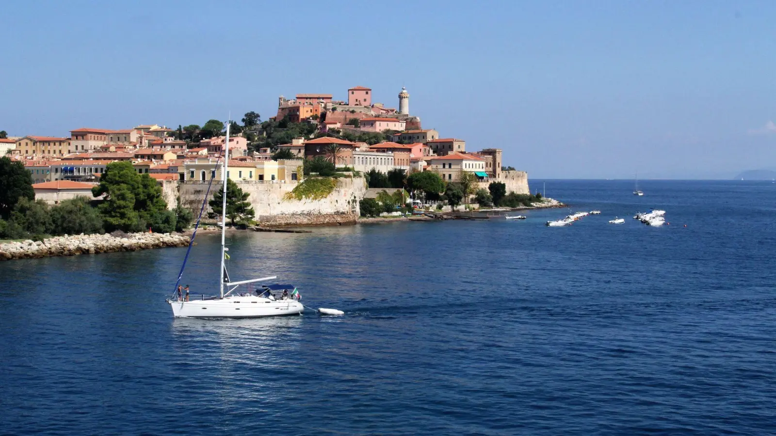 Bella Italia: Damit im Urlaub keine bösen Überraschungen warten, können Touristen nun über eine neue Datenbank die Seriosität von Anzeigen für Ferienwohnungen und Ferienhäusern prüfen. (Foto: Bernhard Krieger/dpa-tmn)