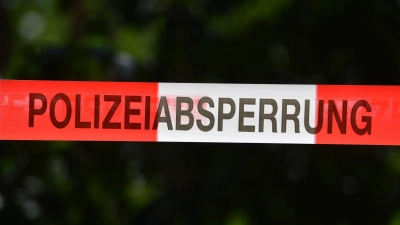 Einsatzkräfte bargen die Leiche der Vermissten an der Iller. (Symbolbild) (Foto: Hendrik Schmidt/dpa-Zentralbild/ZB)