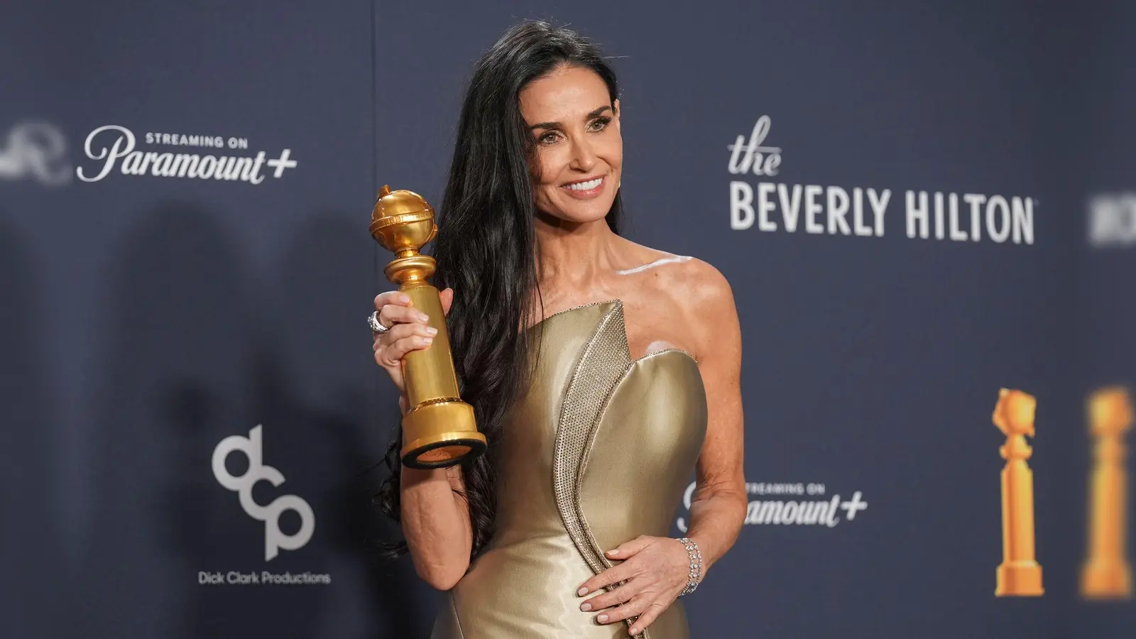 Mit 62 Jahren gewinnt Demi Moore ihren ersten Golden Globe.  (Foto: Chris Pizzello/Invision/AP/dpa)