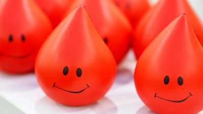 Wer Blut spendet, tut etwas Gutes: Manchen hilft schon dieser Gedanke, um weniger Bammel vor der Nadel zu haben. (Foto: Jan Woitas/dpa-Zentralbild/dpa-tmn)