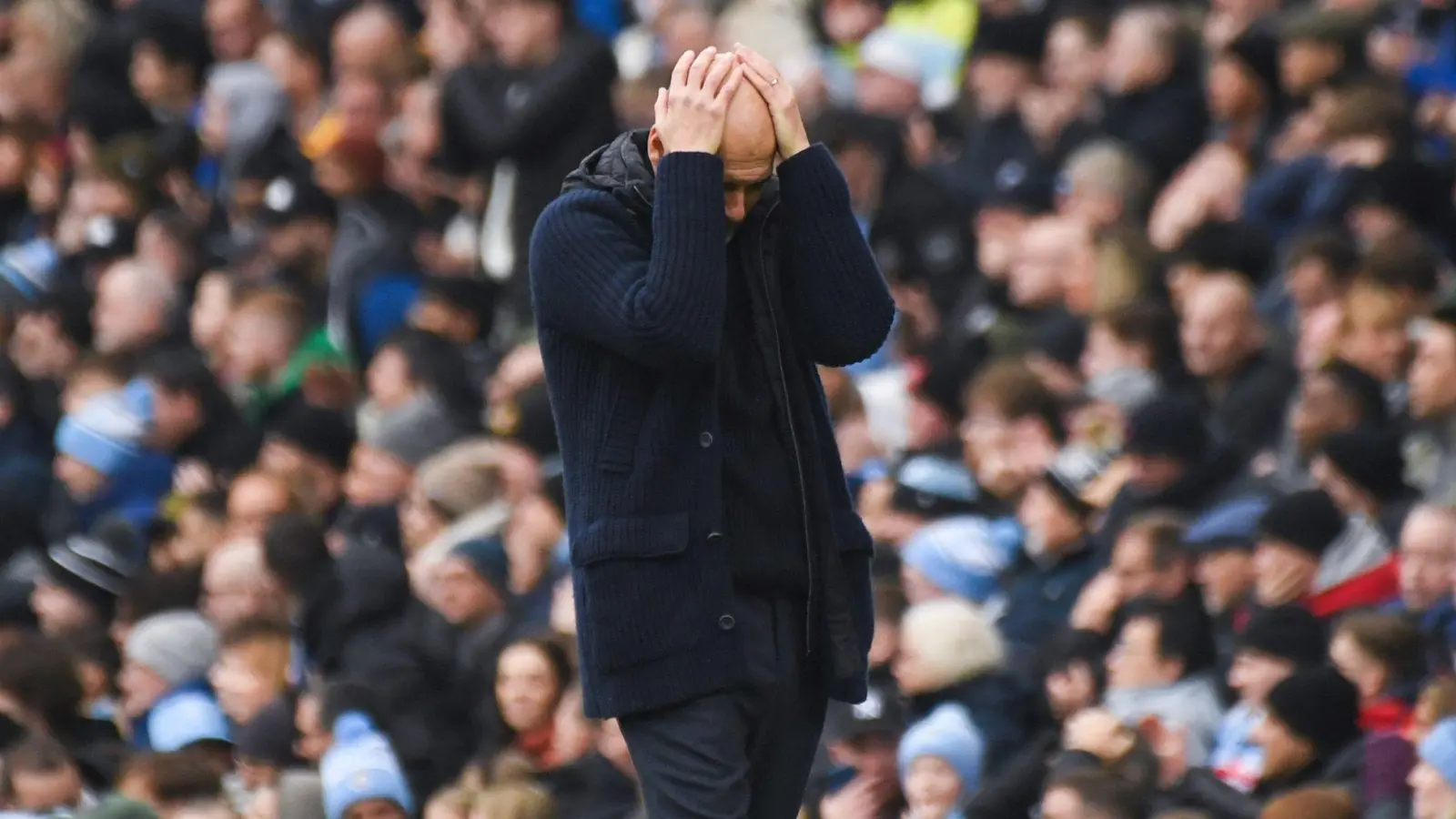 Pep Guardiola verzweifelt an der Krise von Manchester City. (Foto: Rui Vieira/AP/dpa)