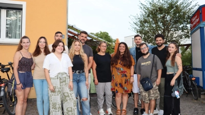 Gema Sanchez, Christina Alonso, Laura Lara, Christian Ramirez und Maria Cobos werden von Torsten Voigt, Johanna Querndt und Patricia Lamas Marin bei Diakoneo ebenso betreut wie Raul Canadas, Miguel Luque, Abraham Herrero und Marina Urquizar (von links). (Foto: Thomas Schaller)