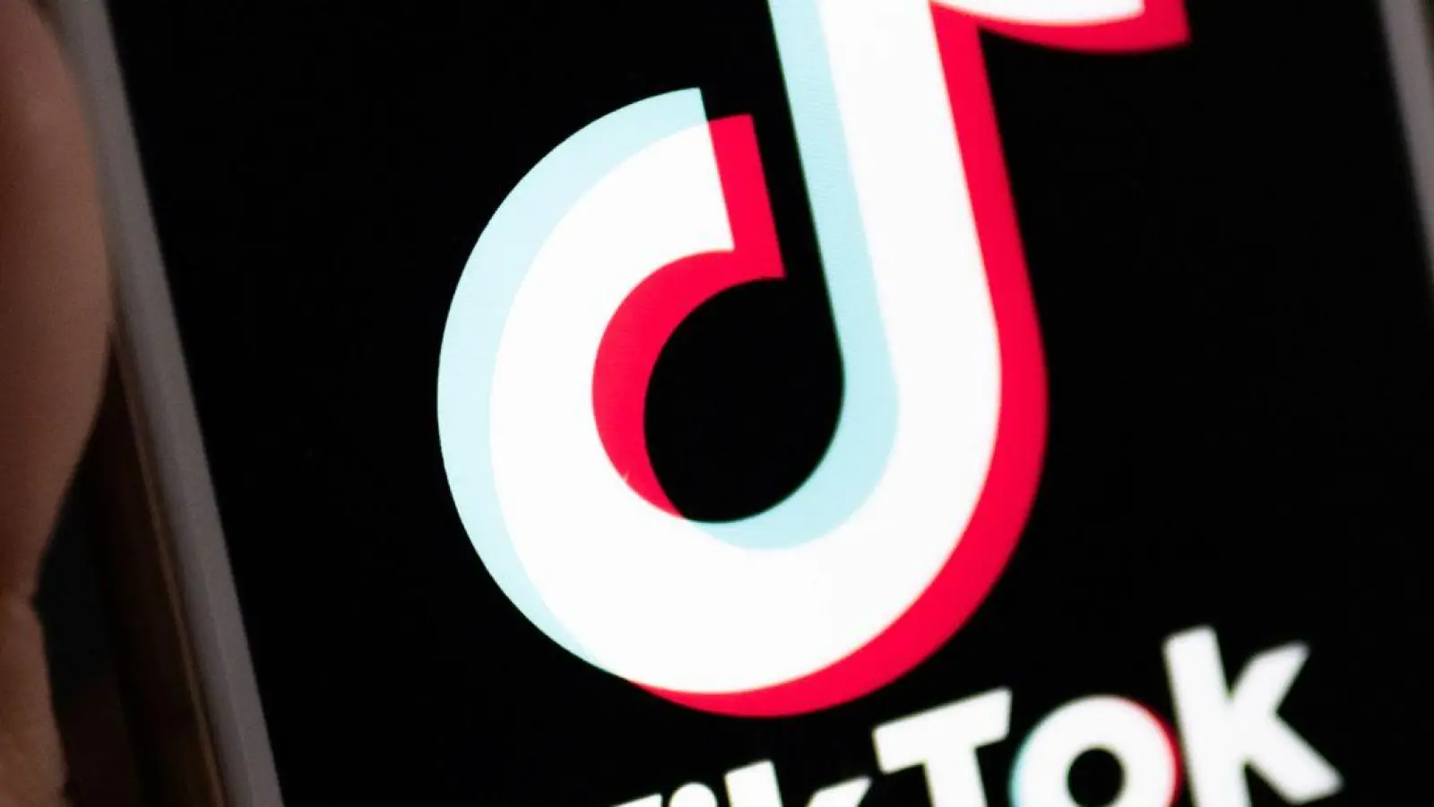 Tiktok erlaubt es Nutzern, ihre Videos mit Songs zu unterlegen und geht dafür Lizenzvereinbarungen mit der Musikbranche ein. (Foto: Monika Skolimowska/dpa)