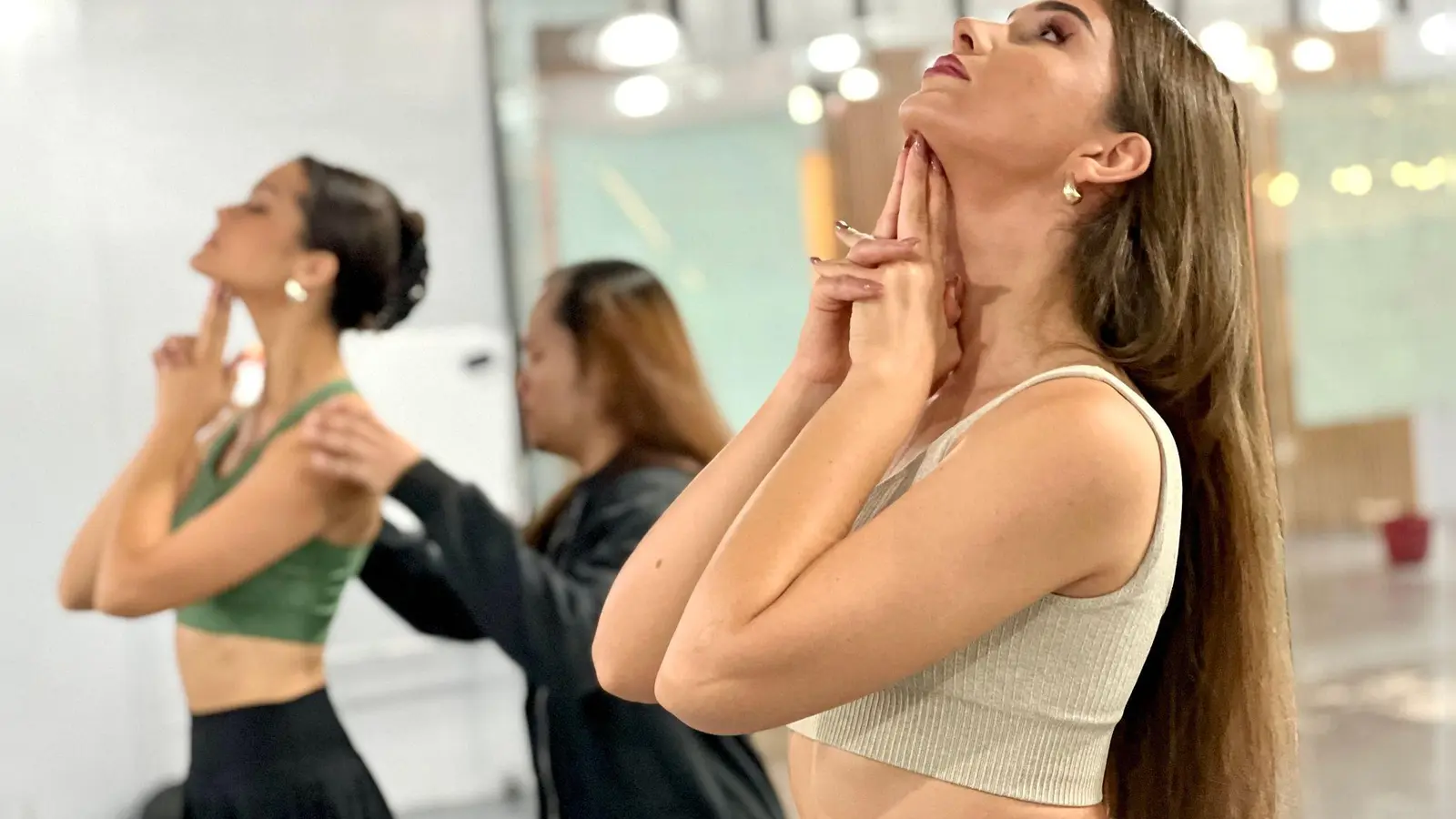 Miss Deutschland Celina Weil ist für ein einwöchiges Training in das Camp in Manila gereist. (Foto: Carola Frentzen/dpa)