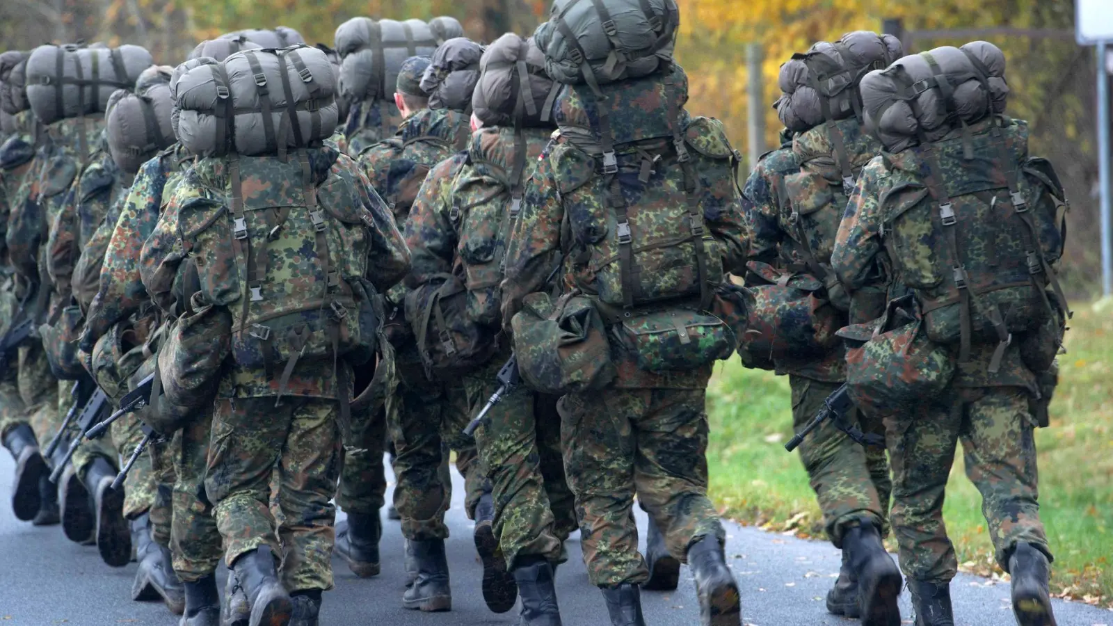 Bundeswehr rekrutierte im vergangenen Jahr 1.996 Rekruten unter 18 Jahren. (Archivbild) (Foto: Stefan Sauer/zb/dpa)