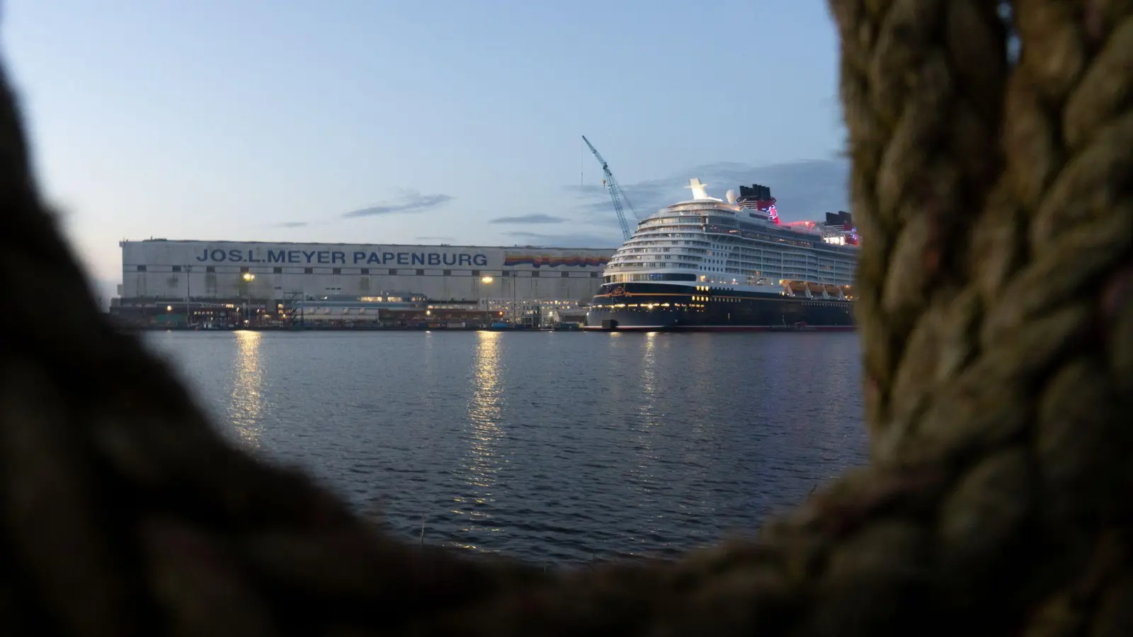 Der Bund und das Land Niedersachsen wollen noch vor Weihnachten zu jeweils 40 Prozent bei der Papenburger Meyer Werft einsteigen. (Archivfoto) (Foto: Izabella Mittwollen/dpa)