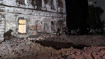 Die russischen Luftschläge trafen auch erneut die ukrainische Stadt Charkiw im Osten des Landes. (Foto: Yakiv Liashenko/AP/dpa)