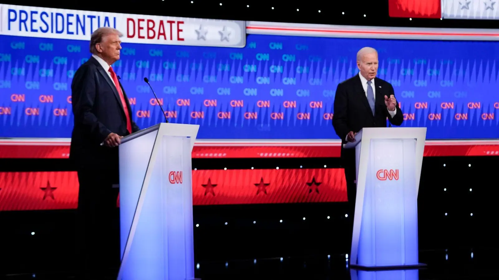 US-Präsident Joe Biden und sein Herausforderer Donald Trump (l) treten bei einem TV-Duell gegeneinander an. (Foto: Gerald Herbert/AP/dpa)