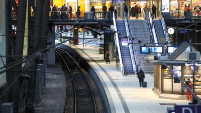 Verspätungen, Zugausfälle - im Bahnverkehr im Norden gibt es etliche Schwierigkeiten.  (Foto: Bodo Marks/dpa)