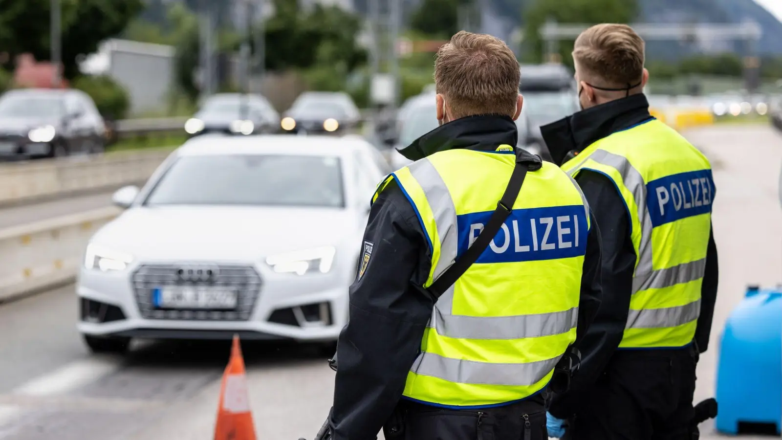 Weil zuletzt mehrere Menschen unerlaubt aus Österreich nach Bayern reisten, will die Bundespolizei mehr kontrollieren. (Archivbild) (Foto: Matthias Balk/dpa)