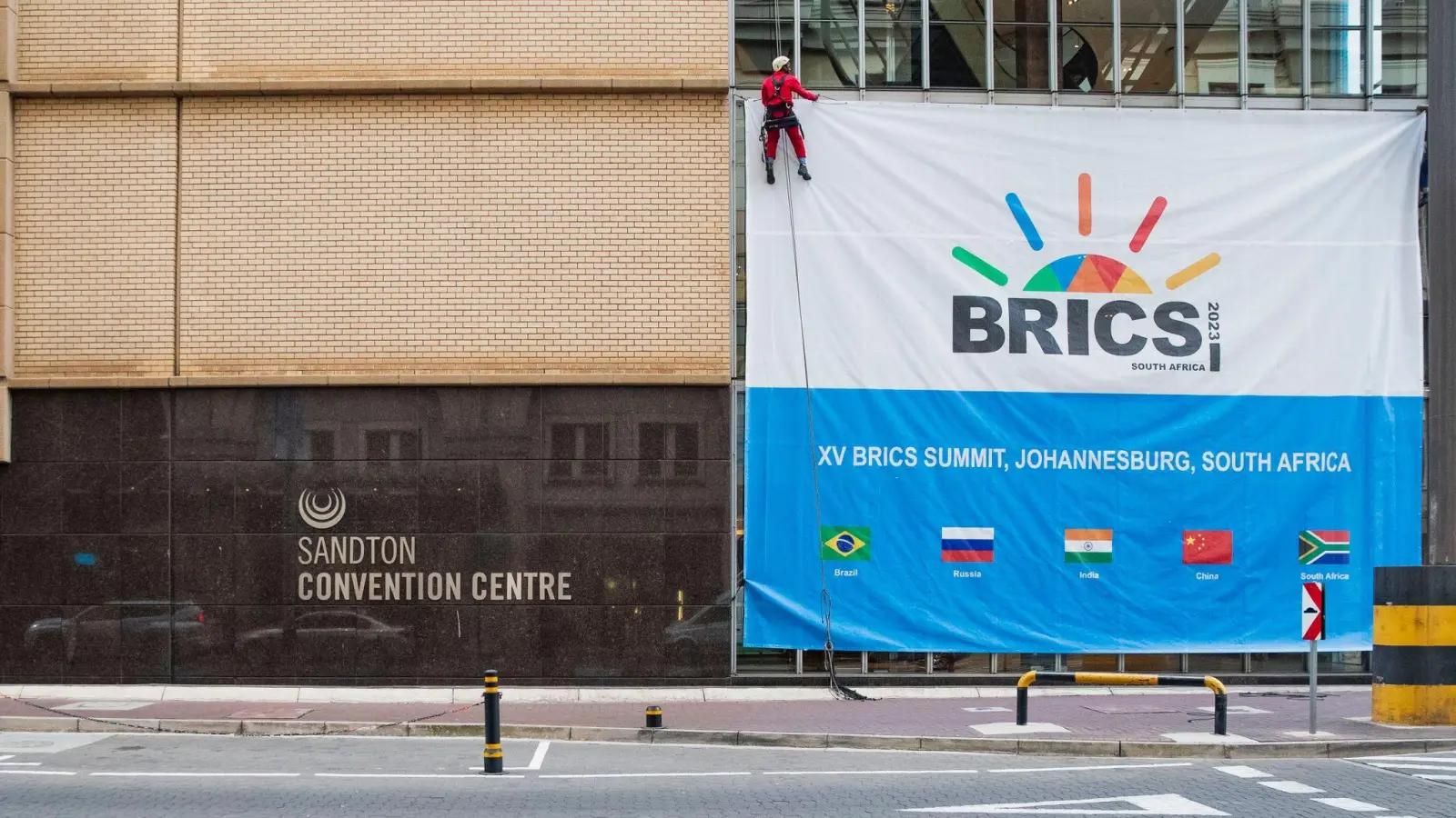 Das Sandton Convention Center in Johannesburg, Südafrika. Der 15. BRICS-Gipfel wird vom 22. bis 24. August dort stattfinden. (Foto: Zhang Yudong/XinHua/dpa)