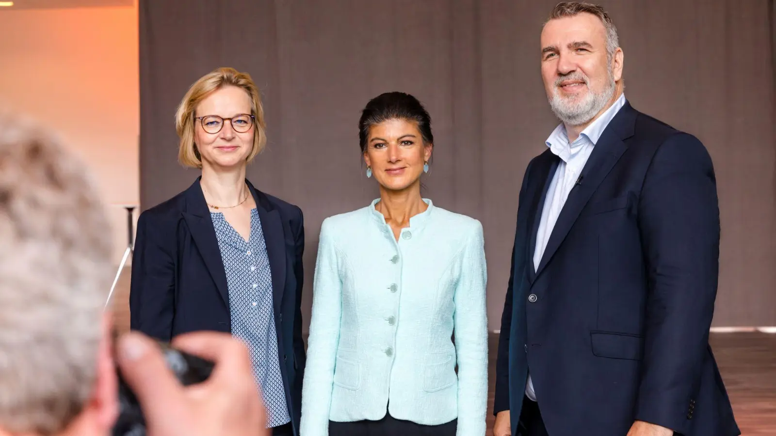 Sahra Wagenknecht (m) hat die Thüringer BSW-Spitze zuletzt hart kritisiert.  (Foto: Michael Reichel/dpa)