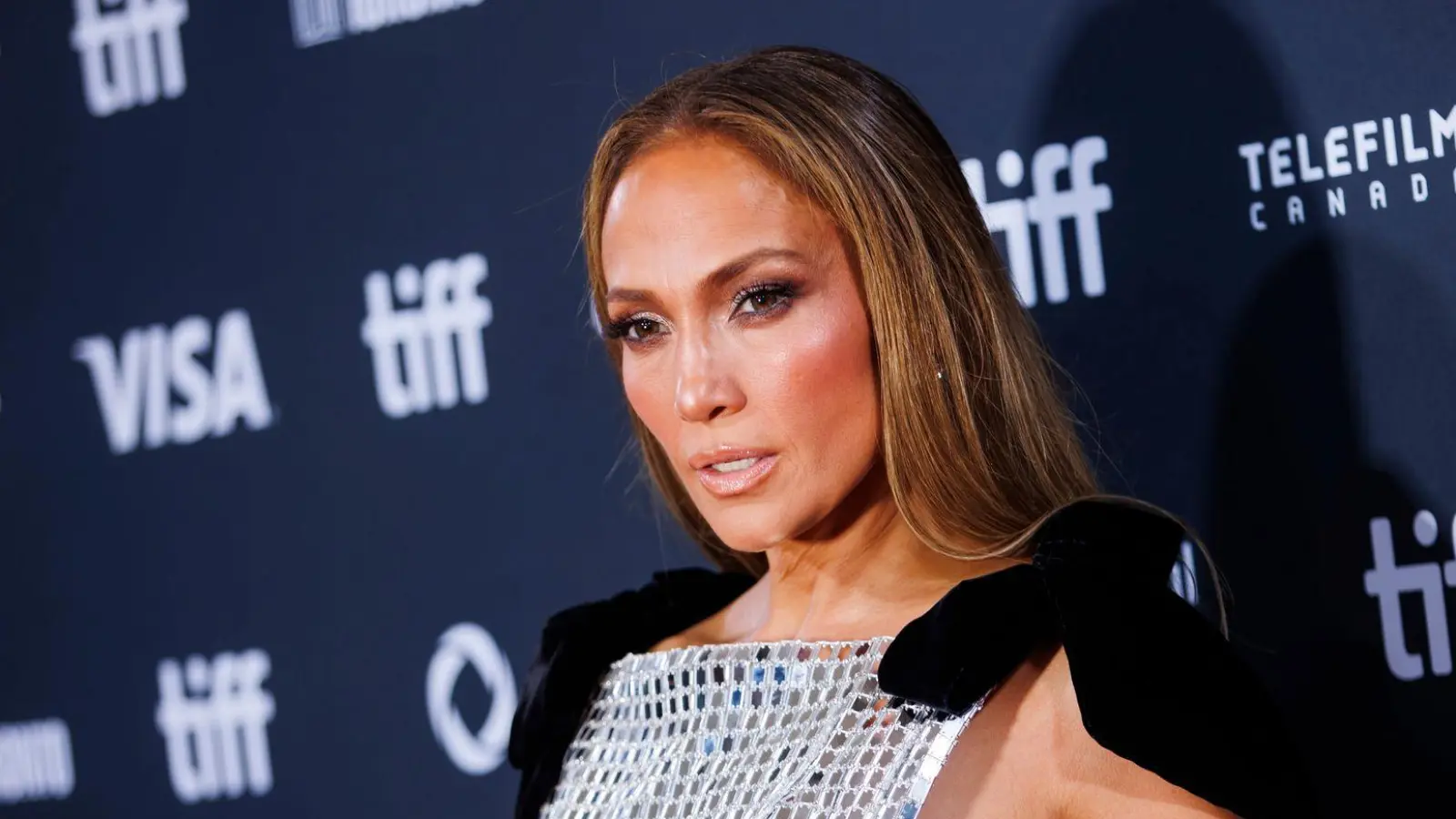 Jennifer Lopez spielt im Sportdrama „Unstoppable“ die Mutter eines Ringers, der mit nur einem Bein geboren wurde. (Foto: Cole Burston/The Canadian Press/AP/dpa)