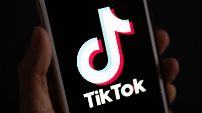 Tiktok betont zwar stets, dass Bytedance mehrheitlich internationalen Investoren gehöre - aber durch die Zentrale in Peking muss sich der Mutterkonzern auch Vorgaben der Behörden beugen. (Foto: Monika Skolimowska/dpa)