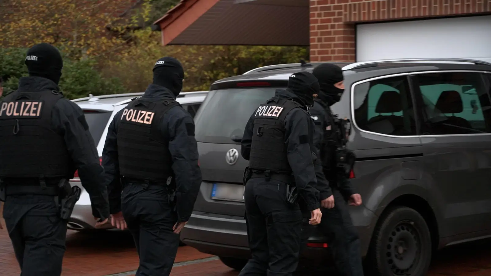 Durchsuchung in Lingen in Niedersachsen. (Foto: -/tv7news/dpa)