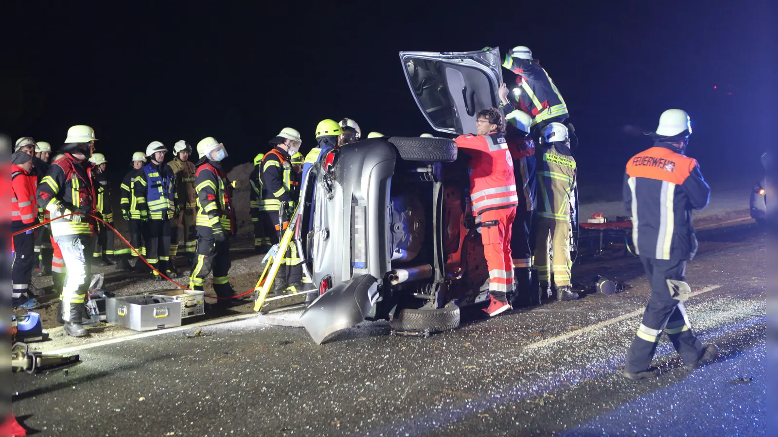 Zu einem Verkehrsunfall ist es am späten Montagabend bei Röshof im Landkreis Ansbach gekommen.  (Foto: NEWS5 / Haag)