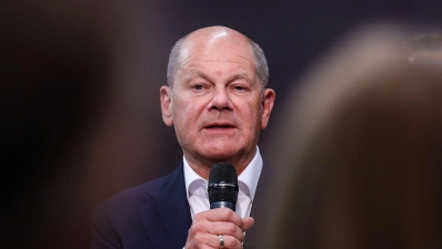 „Am Ende müssen wir Demokratie als Bürgerinnen und Bürger schon immer selbst verteidigen“, sagt Olaf Scholz. (Foto: Jan Woitas/dpa)