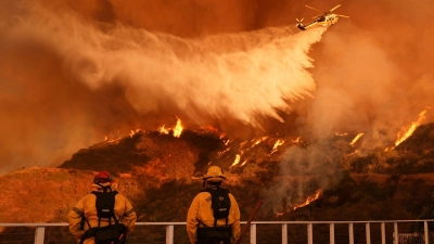 Die verheerenden Waldbrände von Los Angeles wurden durch den menschengemachten Klimawandel schlimmer, zeigt eine Schnellanalyse. (Archivbild) (Foto: Jae C. Hong/AP/dpa)