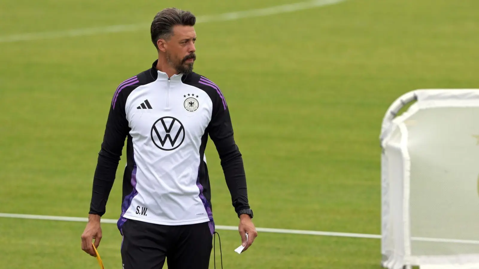 Sandro Wagner äußert sich ausweichend zum angeblichen Interesse aus der Bundesliga an seiner Person.  (Foto: Federico Gambarini/dpa)