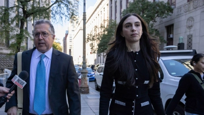 Sean Combs&#39; Anwälte: Marc Agnifilo (links) und Teny Geragos (rechts). (Foto: Yuki Iwamura/AP/dpa)