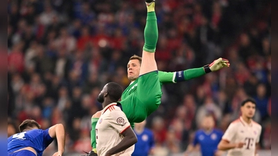 Bei dieser Rettungstat gegen Zagreb verletzt sich Manuel Neuer (oben). (Foto: Michael Weber/Eibner-Pressefoto/dpa)