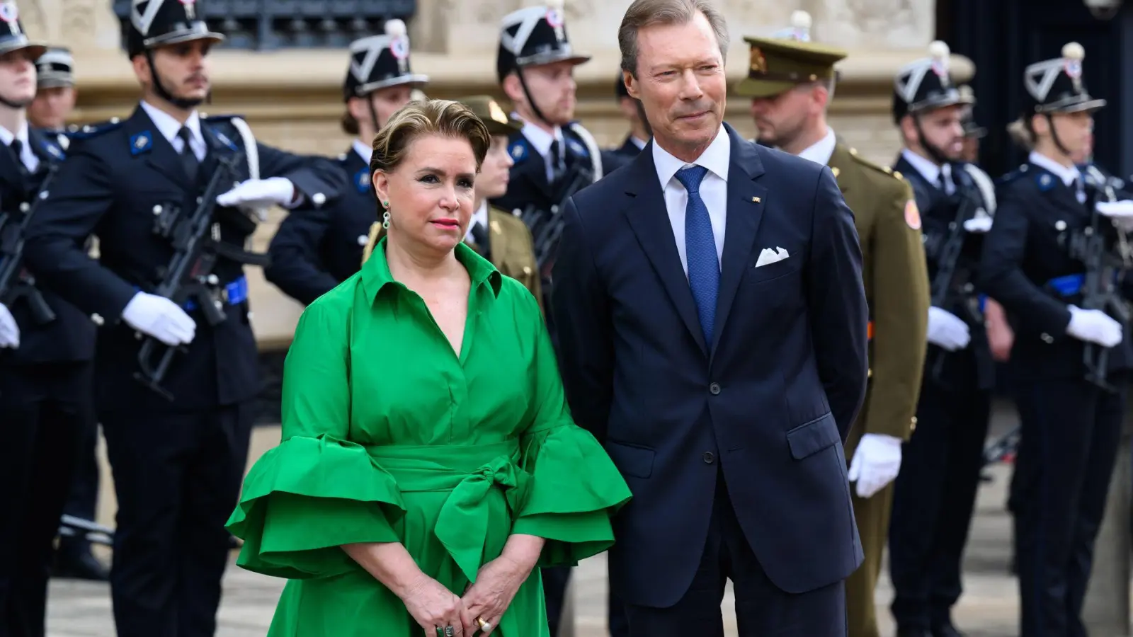 Großherzog Henri (69) - hier mit seiner Frau Maria Teresa von Luxemburg - will seinen Sohn Guillaume (42) zum Stellvertreter ernennen. (Archivbild) (Foto: Bernd von Jutrczenka/dpa)