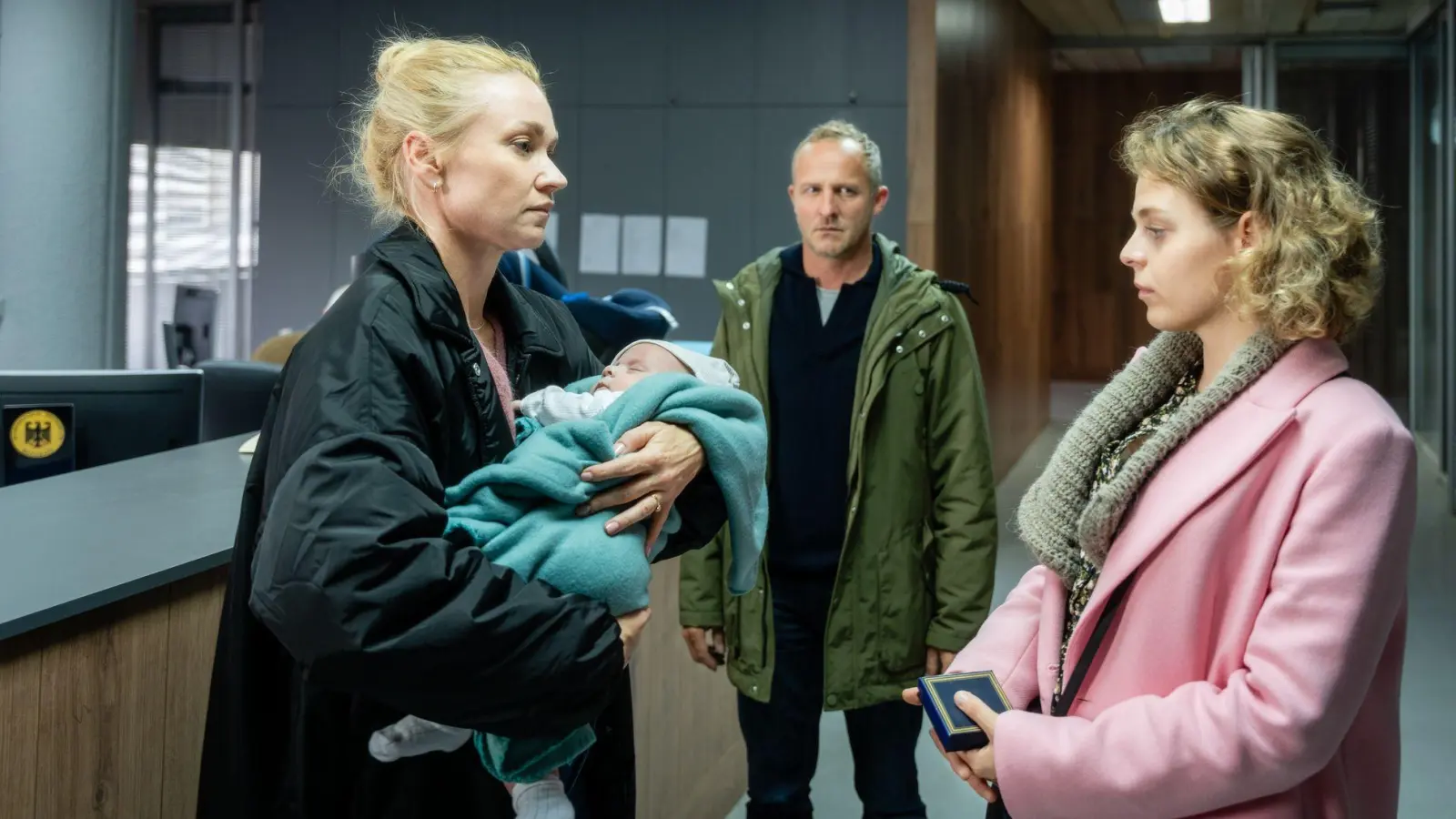 Wegen des Ukraine-Krieges bleibt das Baby für Niclas und Judith länger bei Leihmutter Oksana als geplant. (Foto: Alexander Fischerkoesen/ZDF/dpa)