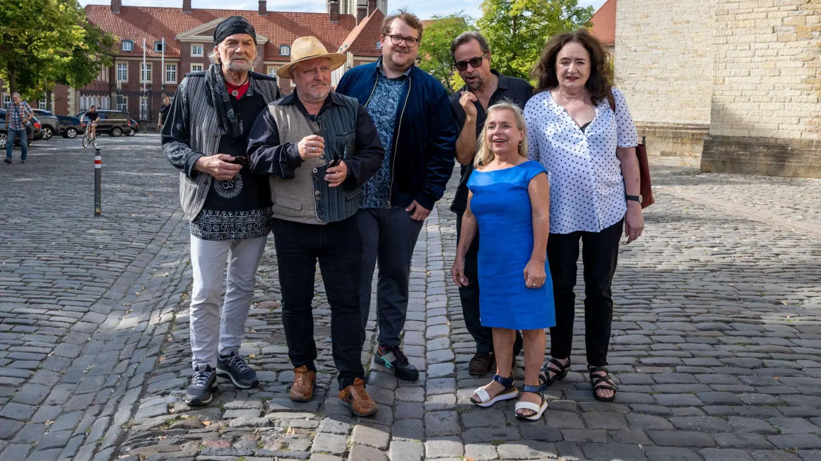 Mit Abstand das populärste Team beim „Tatort“: Die Schauspieler der Münster-Krimis - von links nach rechts: Claus D. Clausnitzer, Axel Prahl, Björn Meyer, Jan Josef Liefers, Christine Urspruch und Mechthild Großmann. (Archivfoto) (Foto: David Inderlied/dpa)