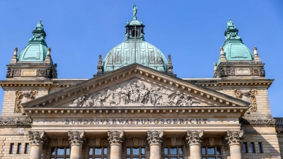 Ein Mann engagiert sich in der rechtsextremen Partei „Der III. Weg“ und will gleichzeitig für ein Gericht arbeiten. Das geht so nicht, hat das Bundesverwaltungsgericht entschieden. (Archivbild) (Foto: Jan Woitas/dpa)