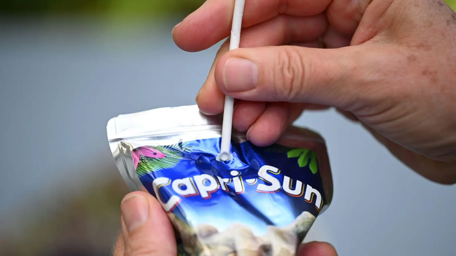 Caprisun will zum Plastikstrohhalm zurückkehren - und sammelt Unterschriften mit einer Online-Petition. (Archivbild) (Foto: Bernd Weißbrod/dpa)