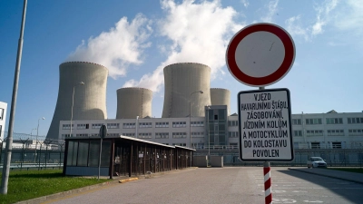 Die Kühltürme des tschechischen Atomkraftwerks Temelin in Südböhmen. Ergänzt werden soll die Anlage künftig um einen neuen Kleinreaktor. (Archivbild) (Foto: Michael Heitmann/dpa)