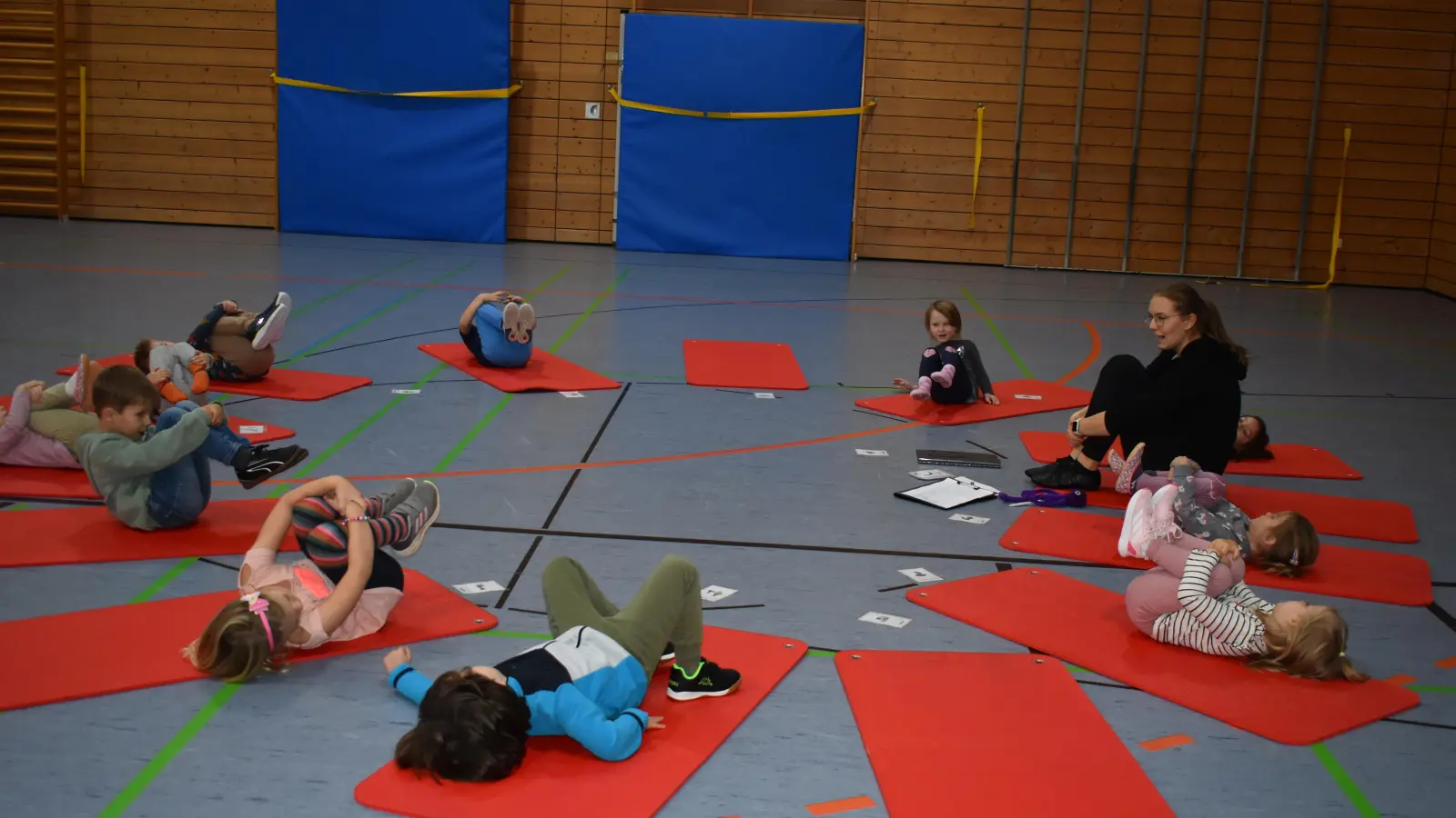 Beim TSV Emskirchen gibt es das Angebot KiSS-Kindersportschule. Dafür wurde Sophie Lex speziell engagiert, die die notwendige Ausbildung hat. (Foto: Ute Niephaus)