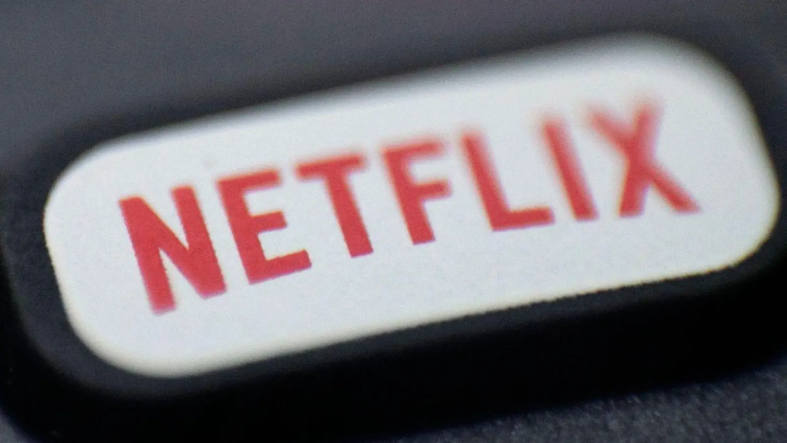 Netflix wächst rasant - das könnte den Druck auf kleinere Streaming-Rivalen noch weiter verstärken. (Foto: Jenny Kane/AP/dpa)