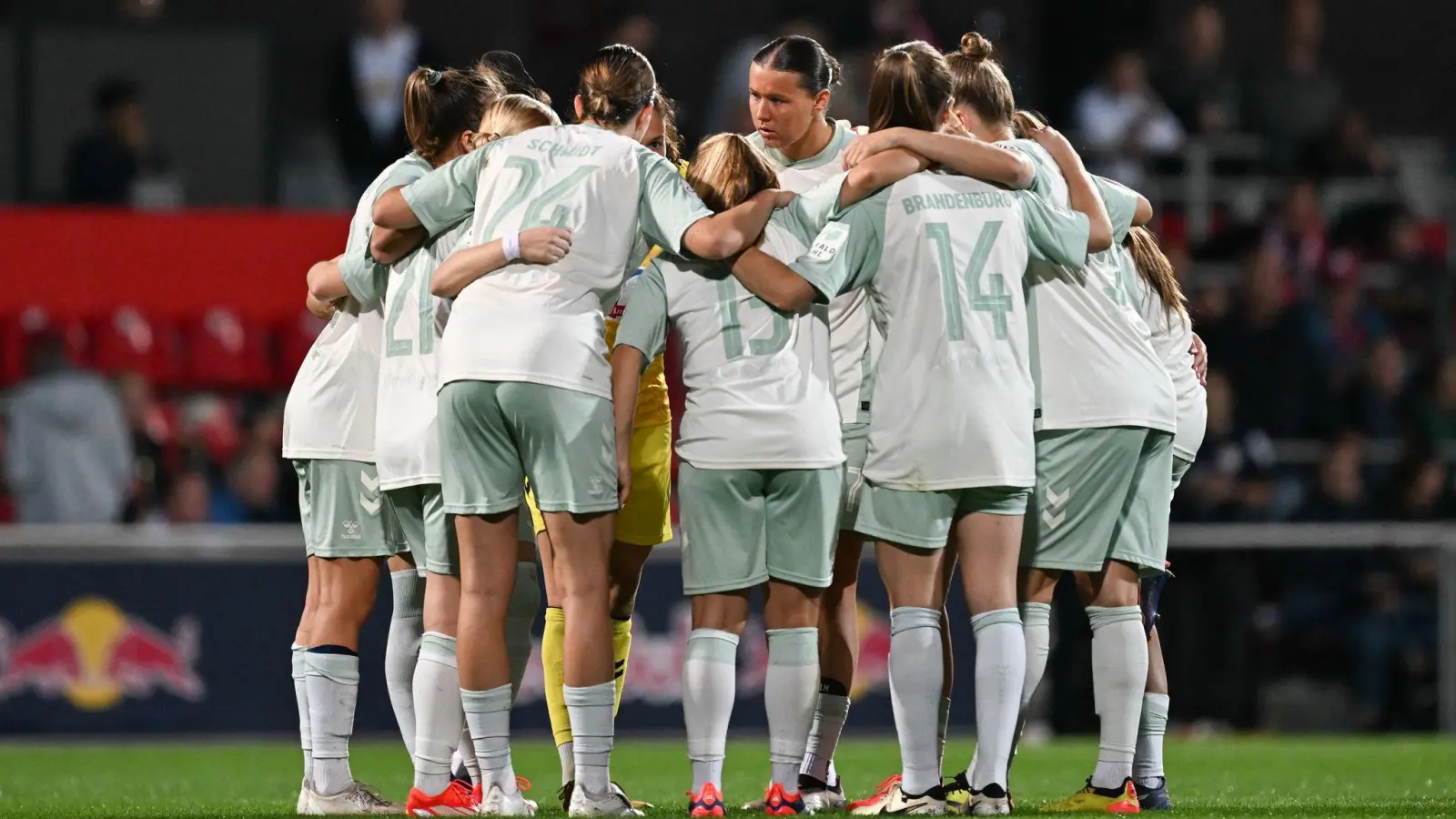 Gemeinsam stärker? Der Frauenfußball will sich mithilfe einer Projektgesellschaft stärker professionalisieren. (Foto: Hendrik Schmidt/dpa)