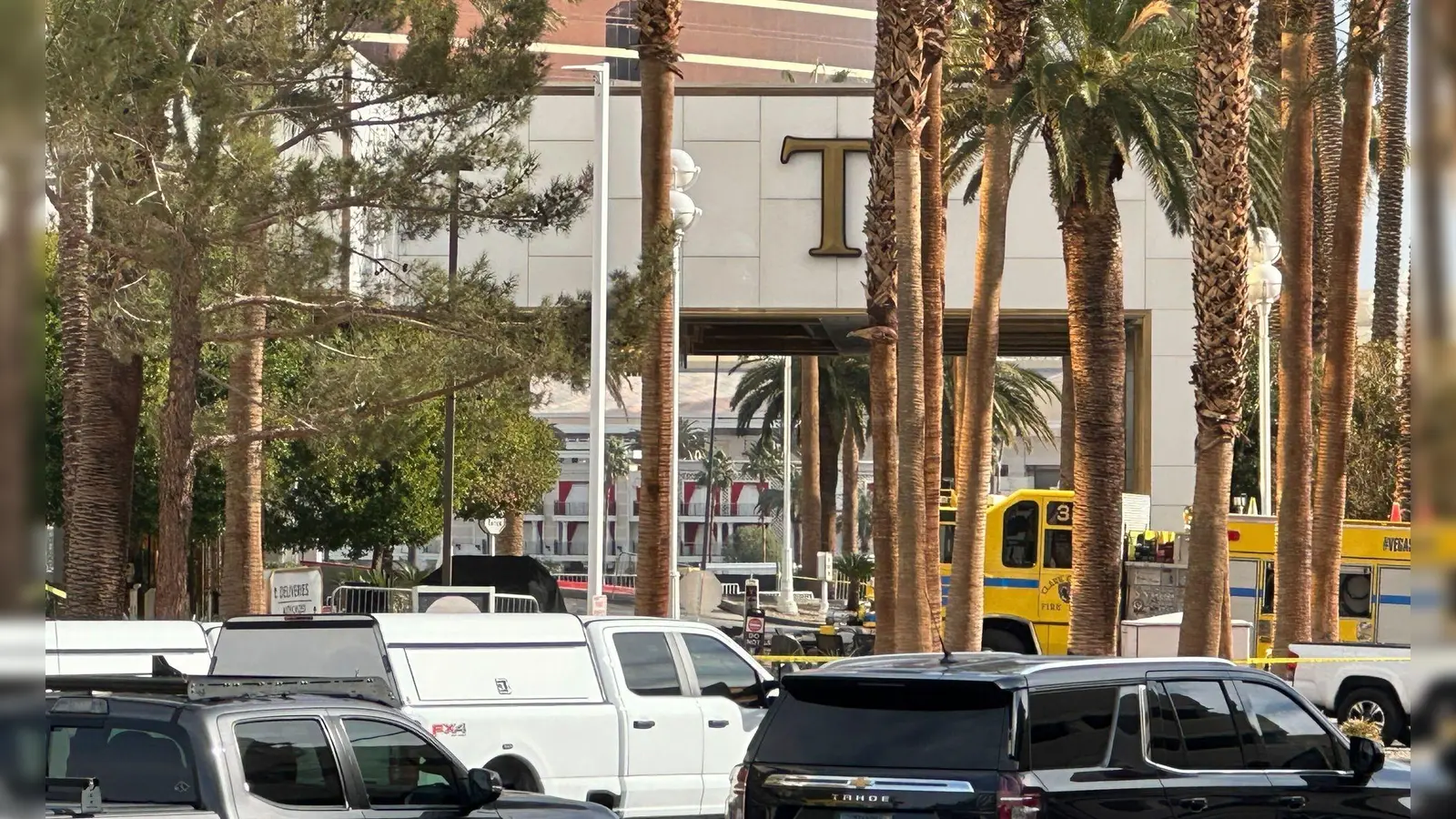 Vor dem Trump International Hotel in Las Vegas. (Foto: Ty ONeil/AP/dpa)