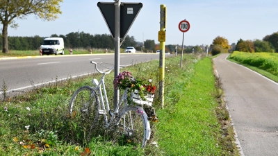 Vor rund einem Jahr ereignete sich an der B14 ein tödlicher Unfall: Eine Radfahrerin wurde beim Versuch, die Bundesstraße zu überqueren, von einem Motorradfahrer erfasst. (Archivfoto: Jim Albright)