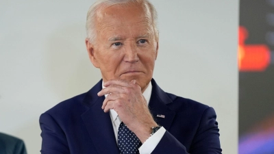 Ein Bericht der „New York Times“ legt nahe, dass US-Präsident Joe Biden seine Kandidatur für eine zweite Amtszeit überdenkt. Das Dementi aus dem Weißen Haus kommt prompt.  (Foto: Evan Vucci/AP/dpa)