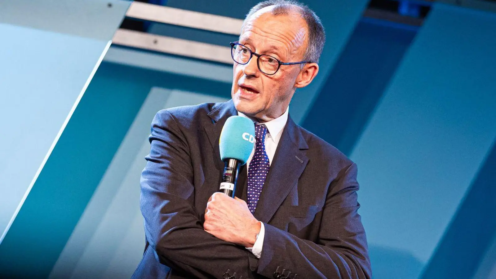 CDU-Chef Friedrich Merz geht weiter auf Konfrontation mit Bundeswirtschaftsminister Robert Habeck von den Grünen. (Foto: Moritz Frankenberg/dpa)