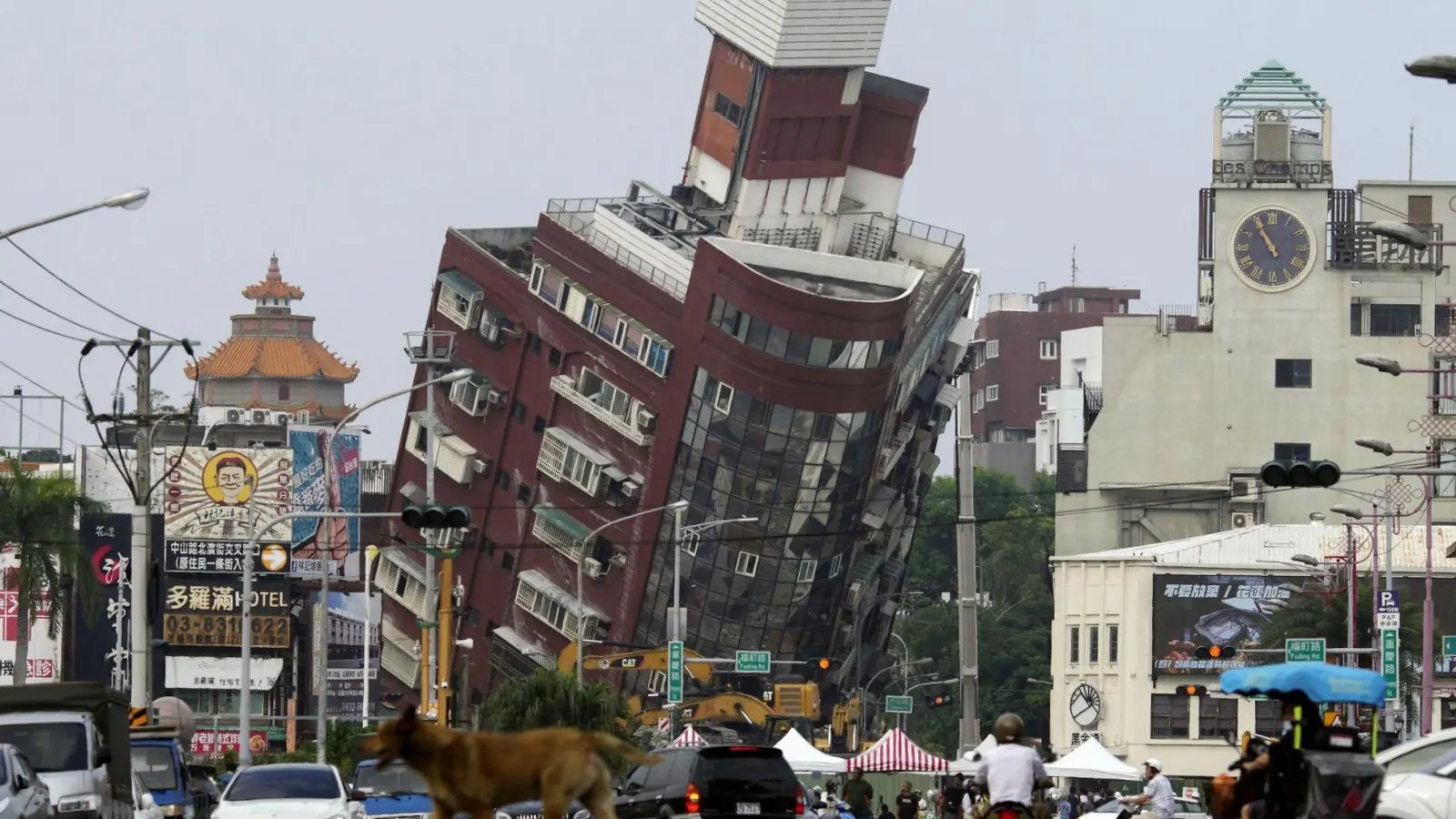 Bei Einhaltung strenger Bauvorschriften können Gebäude selbst schweren Erdbeben standhalten (Archivbild). (Foto: Uncredited/kyodo/dpa)