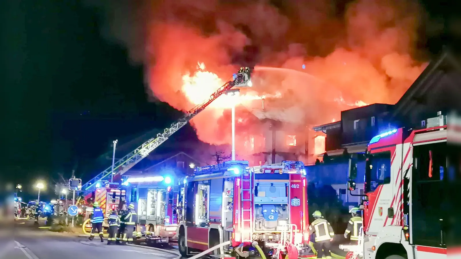 Sie helfen bei Tag und in der Nacht: Bayerns Feuerwehren. Doch nicht überall sind die Helfer bestmöglich ausgerüstet. (Illustration) (Foto: Franz Liss/EinsatzReport24/dpa)