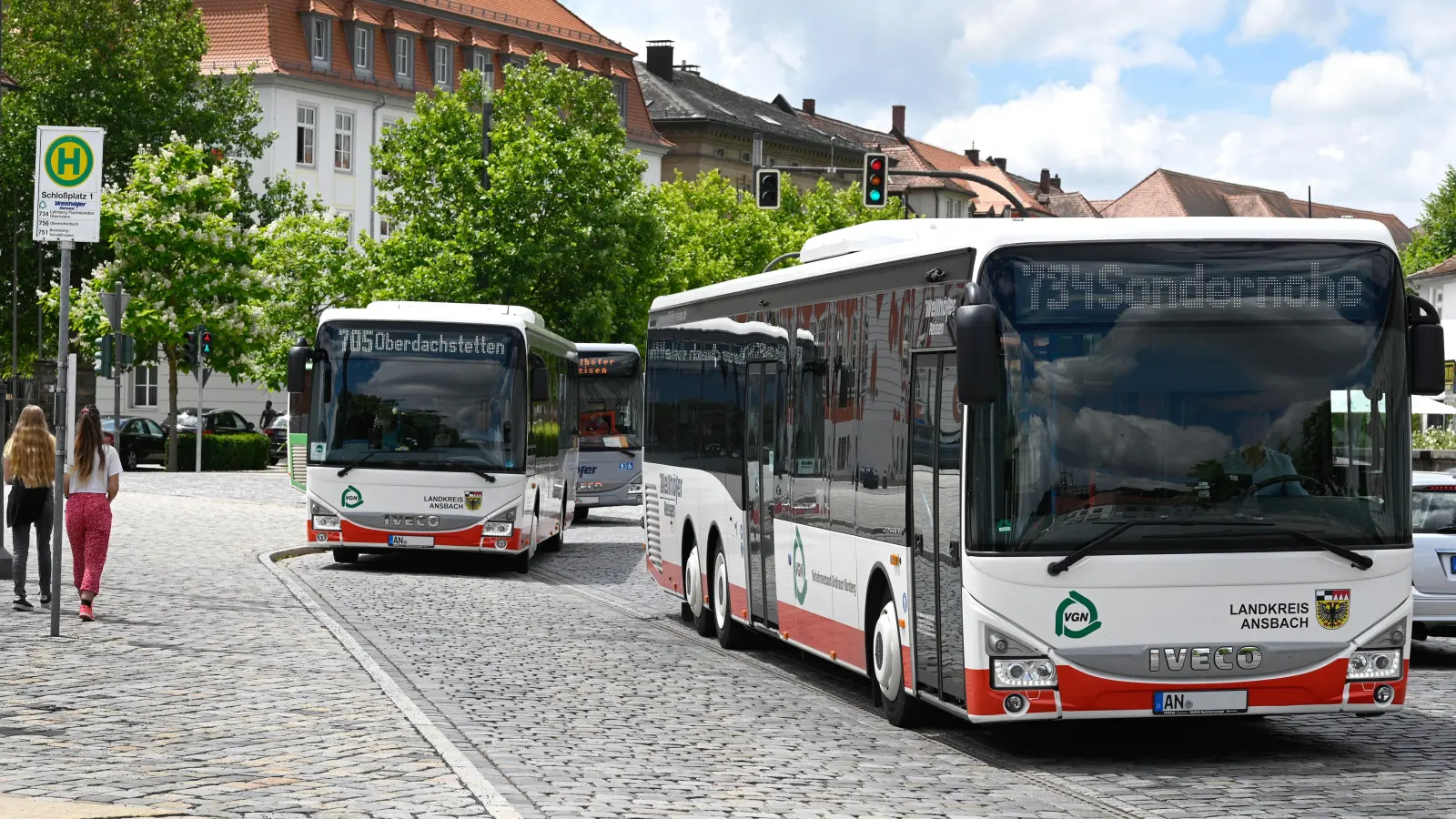 Immer mehr Busse im Landkreis sind im einheitlichen Design unterwegs, allerdings weist das Angebot im Nahverkehr große Lücken auf. (Archivfoto: Jim Albright)