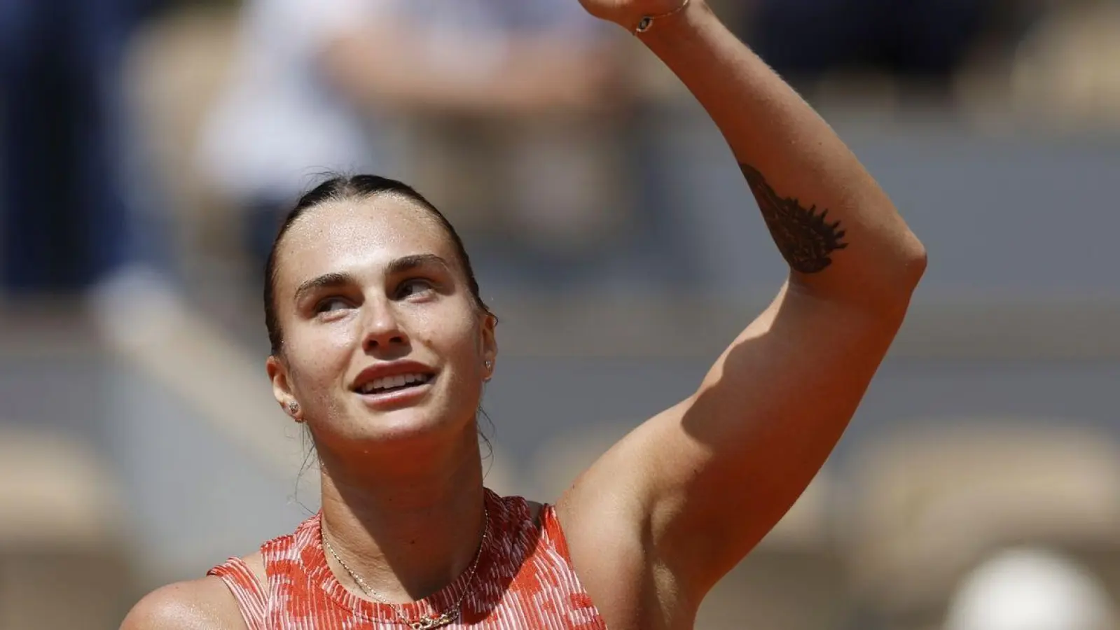 Aryna Sabalenka steht bei den French Open im Viertelfinale. (Foto: Jean-Francois Badias/AP/dpa)