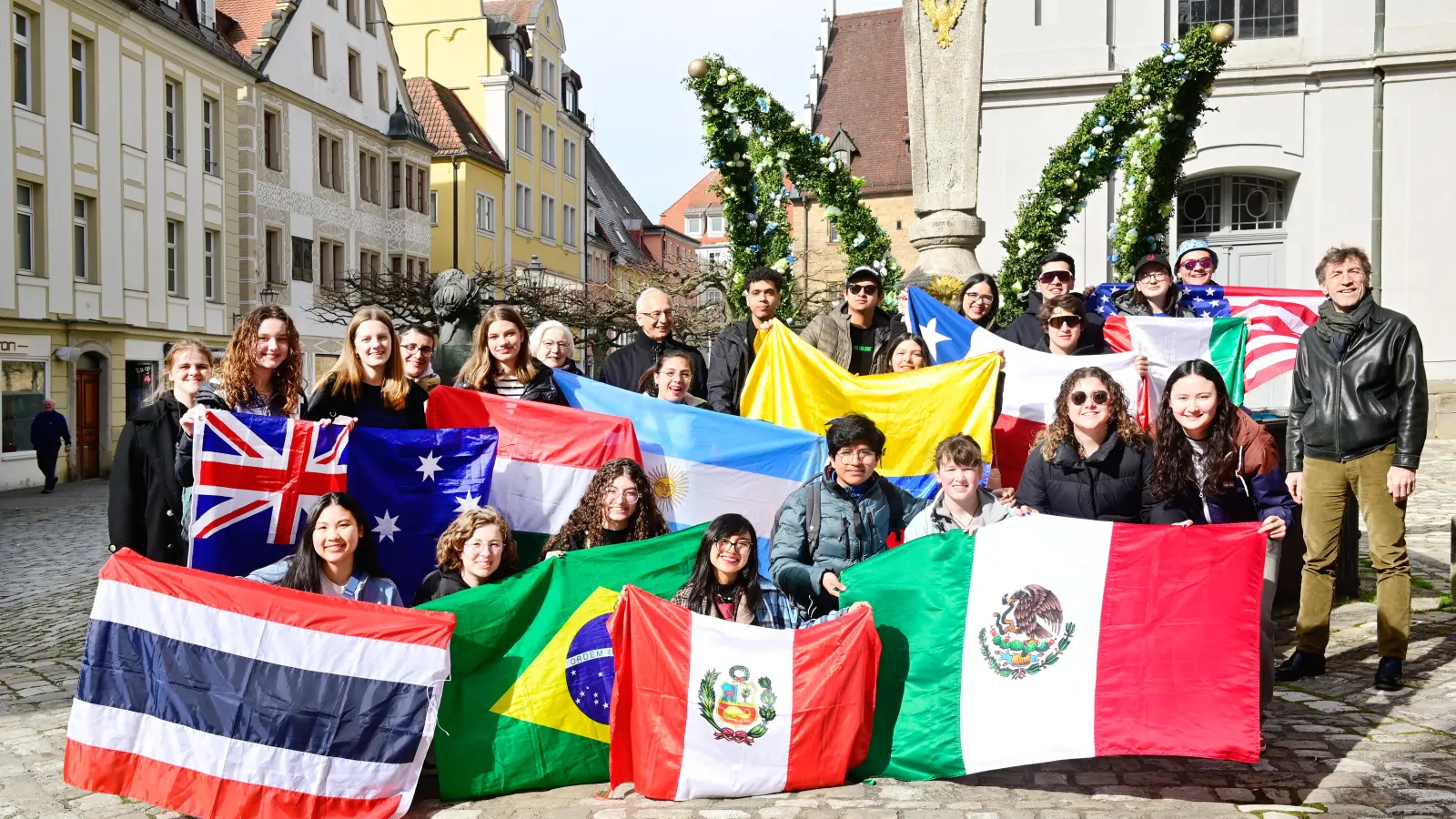 Jugendliche aus 20 Ländern haben bei der Jugendwoche der Ansbacher Rotarier zusammen mit ihren Betreuern auch die Regierungshauptstadt von Mittelfranken besucht. (Foto: Anna Beigel)